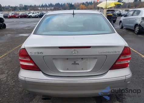 2005 Mercedes-Benz C 230 Kompressor Sport из США, поврежденный, VIN WDBRF40J55F622750